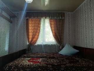 Отели типа «постель и завтрак» Отдых в Бердянске Dalʼniye Liski Бюджетный трехместный номер-2